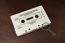 Carica l'immagine nel visualizzatore di Gallery, Cassetta portachiavi (Talking Heads, The Cure, Sigue Sigue Sputnik, Battiato, Battisti, De Andrè, R.E.M., Europe & blank tapes). Serie limitata