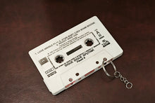 Carica l'immagine nel visualizzatore di Gallery, Cassetta portachiavi (Talking Heads, The Cure, Sigue Sigue Sputnik, Battiato, Battisti, De Andrè, R.E.M., Europe & blank tapes). Serie limitata