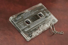 Carica l'immagine nel visualizzatore di Gallery, Cassetta portachiavi (Talking Heads, The Cure, Sigue Sigue Sputnik, Battiato, Battisti, De Andrè, R.E.M., Europe & blank tapes). Serie limitata