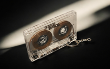 Carica l'immagine nel visualizzatore di Gallery, Cassetta portachiavi (Talking Heads, The Cure, Sigue Sigue Sputnik, Battiato, Battisti, De Andrè, R.E.M., Europe & blank tapes). Serie limitata