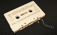 Carica l'immagine nel visualizzatore di Gallery, Cassetta portachiavi (Talking Heads, The Cure, Sigue Sigue Sputnik, Battiato, Battisti, De Andrè, R.E.M., Europe & blank tapes). Serie limitata