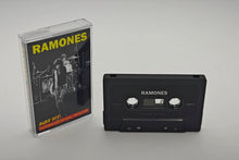 Load image into Gallery viewer, RAMONES - BUZZ OFF! LIVE AT CHATEAU NEUF, OSLO, NORWAY 1980 (UK import)