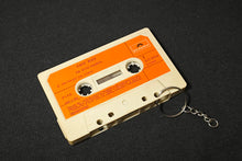 Carica l'immagine nel visualizzatore di Gallery, Cassetta portachiavi (Talking Heads, The Cure, Sigue Sigue Sputnik, Battiato, Battisti, De Andrè, R.E.M., Europe & blank tapes). Serie limitata