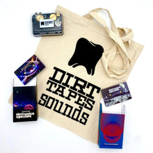 Carica l'immagine nel visualizzatore di Gallery, Giuliano Sorgini: "Elettronica Spaziale" & "Suspense spaziale" (uscita fisica esclusivamente in musicassetta) Box set con musicassetta, poster e bundle con shopper