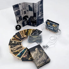 Carica l'immagine nel visualizzatore di Gallery, Giuliano Sorgini - "Mistero" (inedito, uscita fisica esclusivamente in MC) Box set con audiocassetta, scatola, mazzo di 16 tarocchi e poster