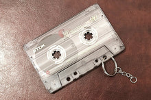 Carica l'immagine nel visualizzatore di Gallery, Cassetta portachiavi (Talking Heads, The Cure, Sigue Sigue Sputnik, Battiato, Battisti, De Andrè, R.E.M., Europe & blank tapes). Serie limitata