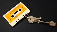 Carica l'immagine nel visualizzatore di Gallery, Cassetta portachiavi (Talking Heads, The Cure, Sigue Sigue Sputnik, Battiato, Battisti, De Andrè, R.E.M., Europe & blank tapes). Serie limitata