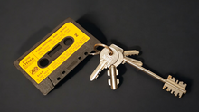 Carica l'immagine nel visualizzatore di Gallery, Cassetta portachiavi (Talking Heads, The Cure, Sigue Sigue Sputnik, Battiato, Battisti, De Andrè, R.E.M., Europe & blank tapes). Serie limitata