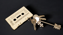 Carica l'immagine nel visualizzatore di Gallery, Cassetta portachiavi (Talking Heads, The Cure, Sigue Sigue Sputnik, Battiato, Battisti, De Andrè, R.E.M., Europe & blank tapes). Serie limitata