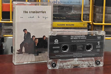 Charger l'image dans la galerie, The Cranberries - "No need to argue" (presse originale de 1994)

