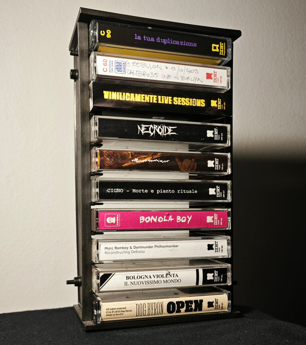 The 10 pack rack cassettes tapes box - Il portacassette in vinile di Dirt Tapes