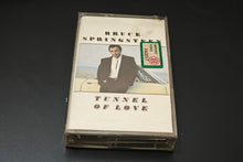 Carica l'immagine nel visualizzatore di Gallery, Bruce Springsteen - "Tunnel of love" (Original 1987 pressing)
