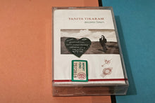 Charger l'image dans la galerie, Tanita Tikaram - "Ancient Heart" (pressage original 1988, scellé)
