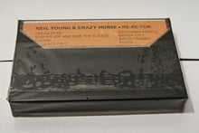 Charger l'image dans la galerie, Neil Young &amp; Crazy Horse - Re-ac-tor (pressage original de 1981)
