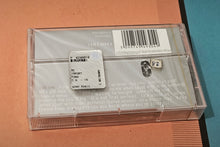 Carica l'immagine nel visualizzatore di Gallery, Jennifer Lopez - " On the 6" (Original 1999 pressing, SEALED)
