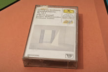 Charger l'image dans la galerie, Ludwig Van Beethoven - "Piano Concertos N.1 &amp; 2, Wilhelm Kempff, Berliner Philharmoniker" (Original 1987 pressing, SEALED)

