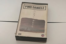 Carica l'immagine nel visualizzatore di Gallery, Pino Daniele – "Musicante" (Original 1984 pressing, SEALED)
